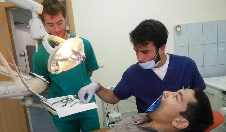 Amici made in Italy. Dentisti al Villaggio. Agosto 2016